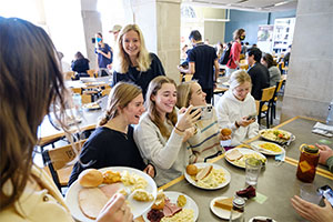 Students eating at "The Pit"