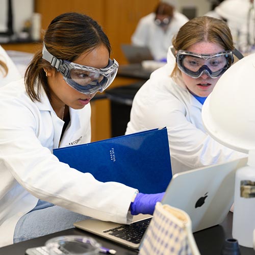 Wake Forest University students work on a lab in Prof. Scott Geyer’s Chemistry I Lab in Salem Hall.