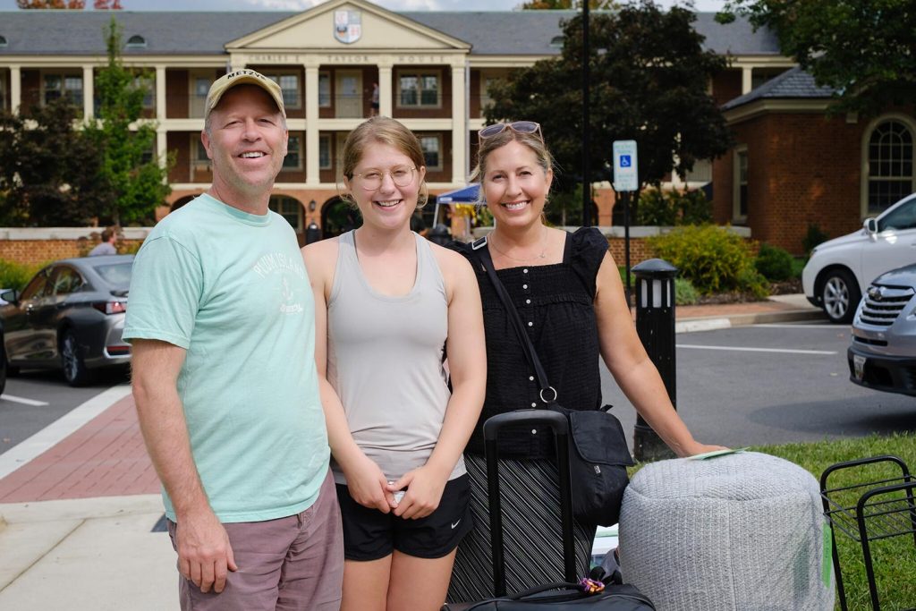 New students, with the help of their families, moving into Wake Forest on Move-in Day