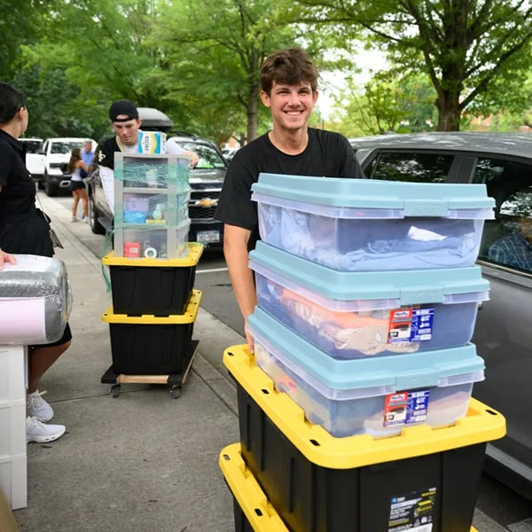 Students moving into their residence halls on Move-In Day.