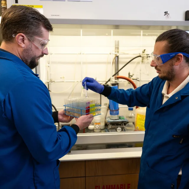 Chemistry Professor John Lukesh’s redesigned lab expands undergraduate research possibilities