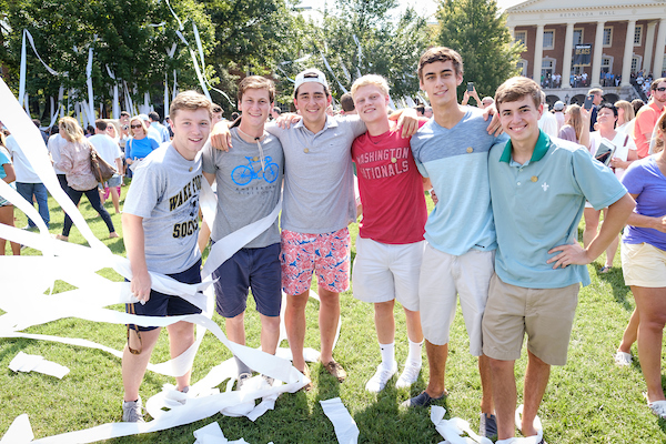 Move-In Day freshmen pose after rolling the Quad