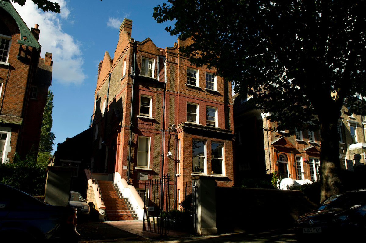 he Wake Forest study abroad program at the Worrell House in London, England, on Wednesday, October 6, 2010. The students outside the Worrell House in London.