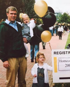 A picture of the Hellwig family (alumni 1994, now parents 2023)