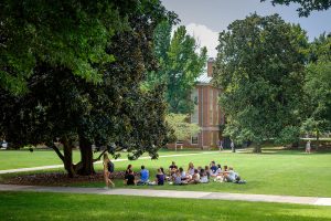 A class of Wake Forest students moves outdoors onto Manchester Plaza on Tuesday, August 24, 2021.