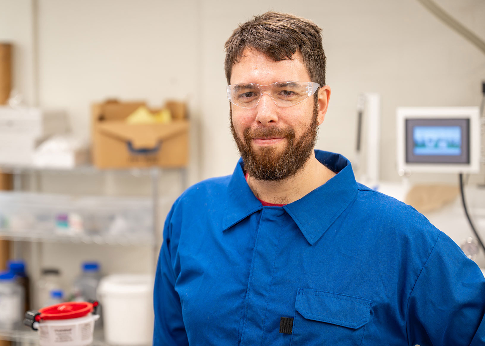 Professor wins award to study color-changing plastic and shape-shifting springs