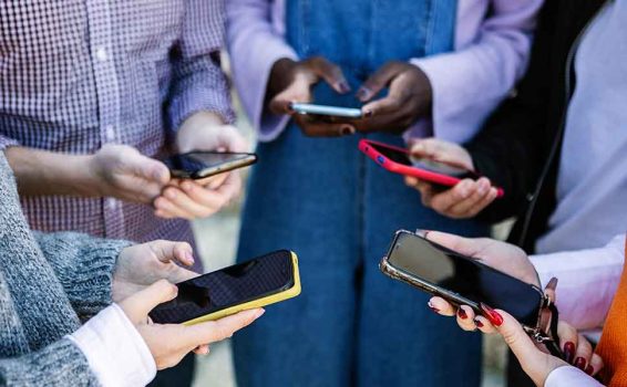 Beyond the screen: Digital literacy and brain health