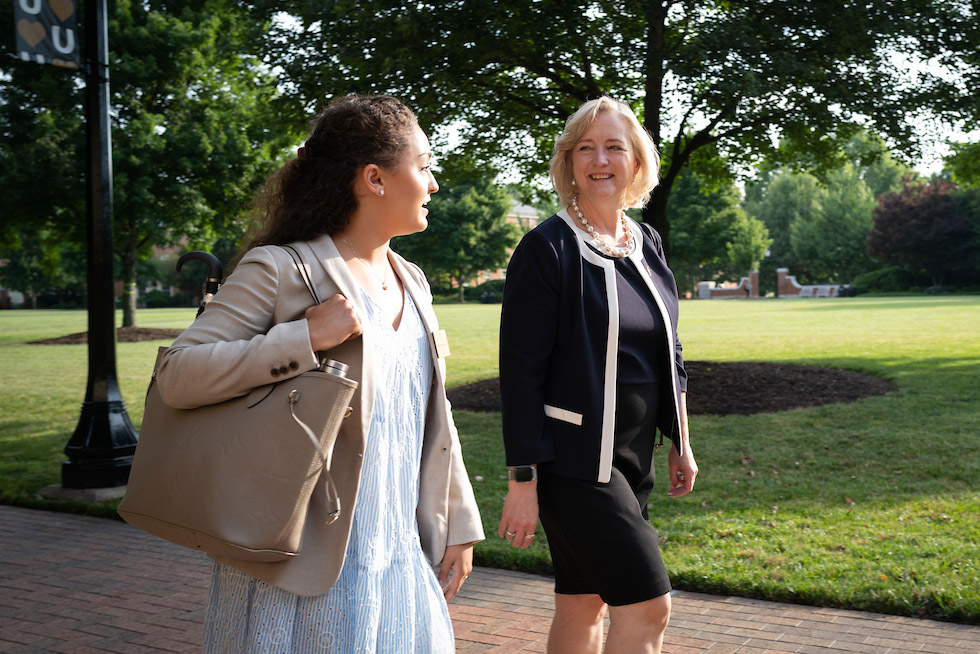 President Wente walks the Quad and talks with Mary Logan Costanza (’21)