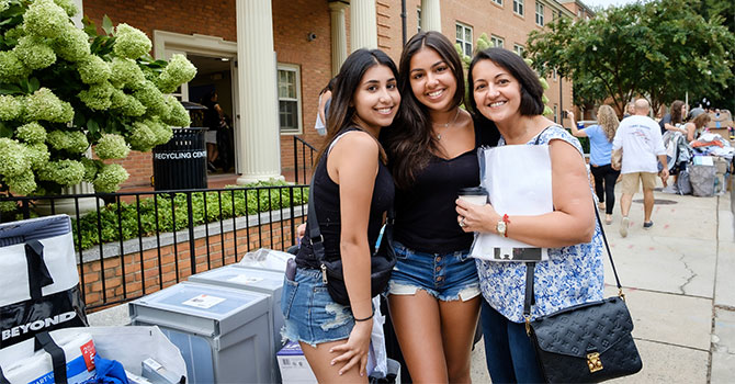 Wake Forest students and their families on Move-in Day.