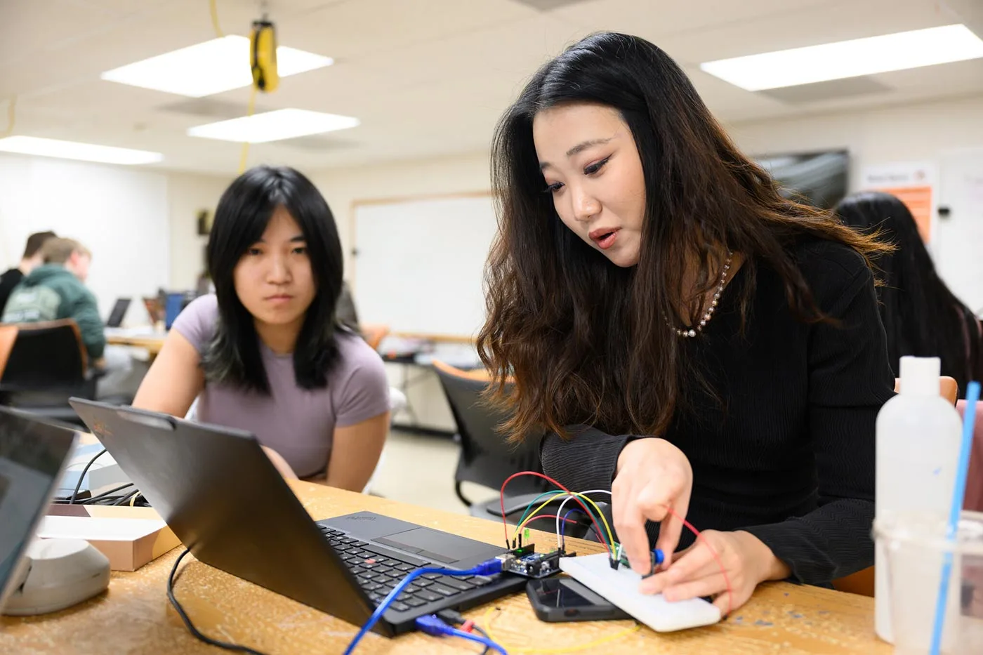 Computer Science Prof. Paúl Pauca teaches a Mobile and Pervasive Computing class at WakerSpace.