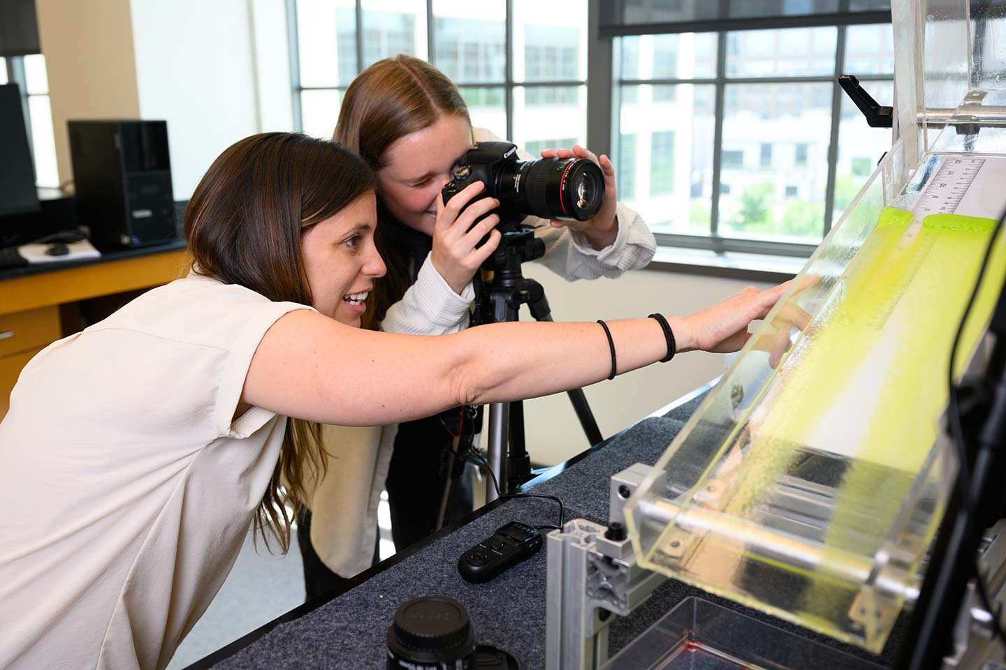 Applied Mathematics professor Claudia Falcon works with her Ureca student.