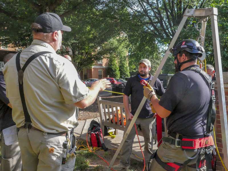 Confined Space Training setting up equipment