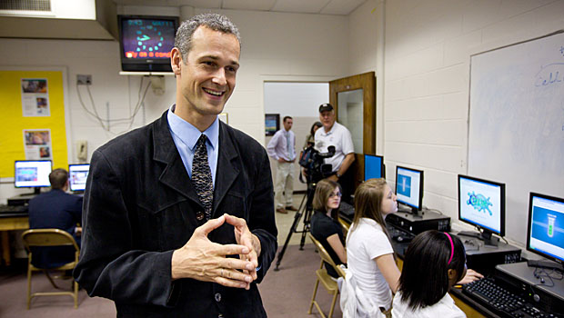 Wake Forest physics professor Jed Macosko introduces middle school students to the game CellCraft.