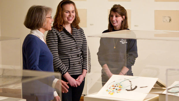 Bernadine Barnes and students in art gallery.