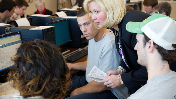 Yvonne Hinson and class offer prepare tax returns, 2011