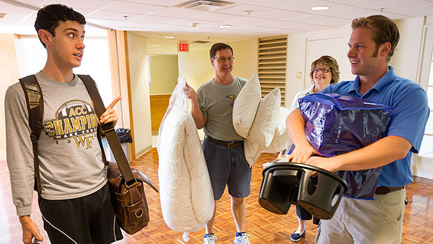 Senior resident adviser Ethan Groce (right) helps Brad Keck ('13) and his parents, Tom and Becky, with the move into Polo Residence Hall.