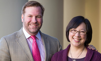 Wade Murphy ('00), left, with Humanities Institute director Mary Foskett 