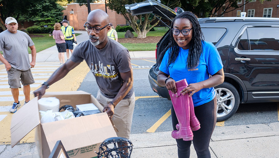 Kai Jordan's dad, Hillaun, helps his daughter move into Collins Residence Hall.