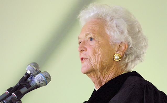 Former First Lady of the United States Barbara Bush speaks at the 2001 Wake Forest commencement