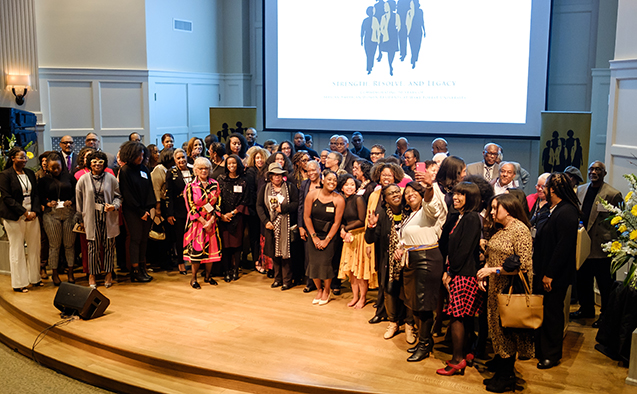 The five honorees are joined by all the Wake Forest alumni in attendance.