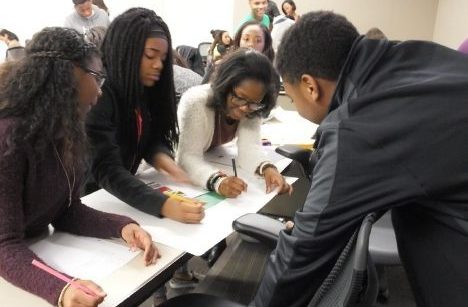 Students collaborate during a College LAUNCH classroom exercise.