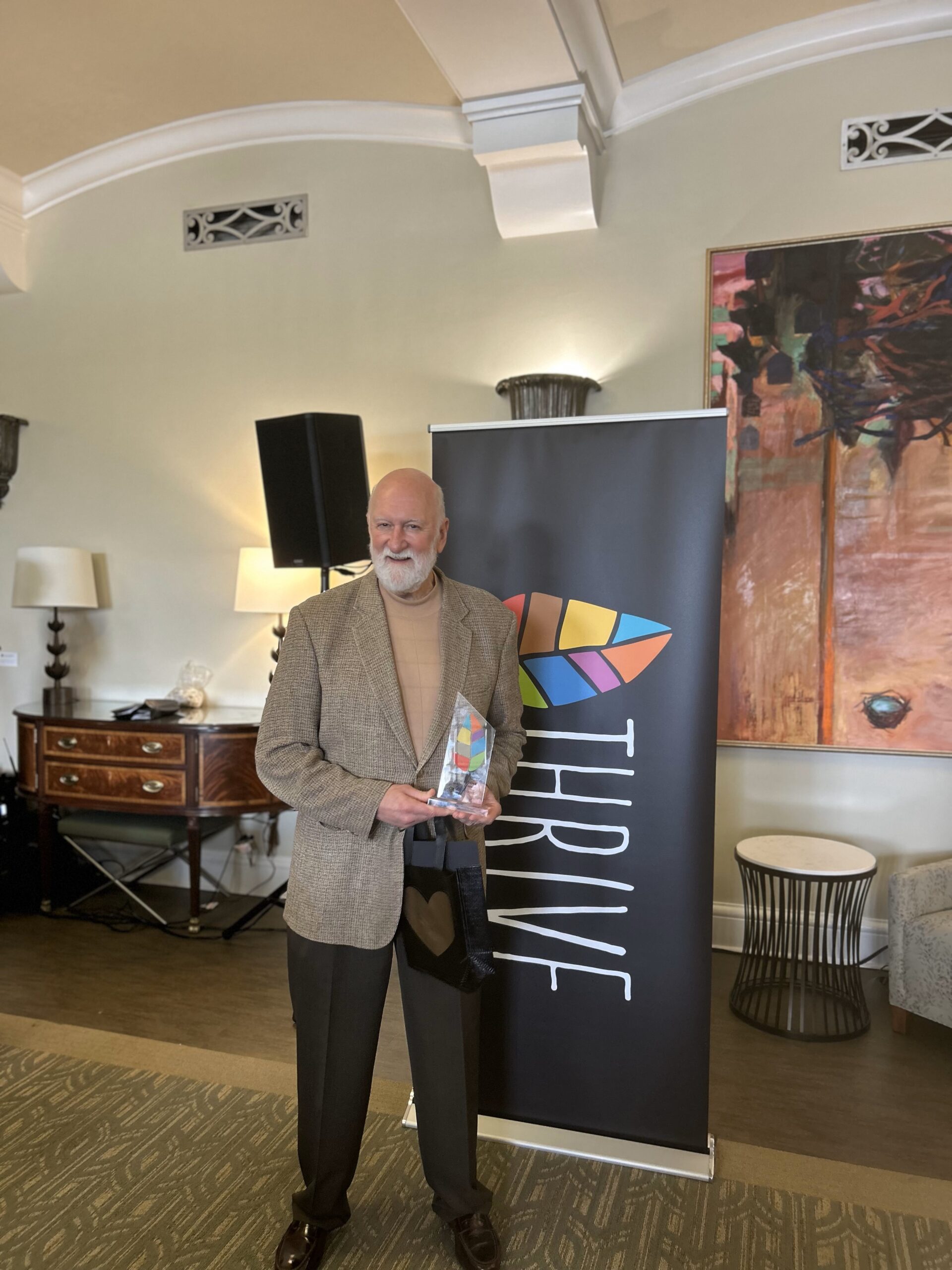 Dr. Bob Nations receives 2025 University Thrive Awards.