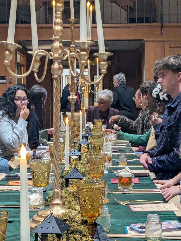 Beth Hopkins dines with freshmen students.