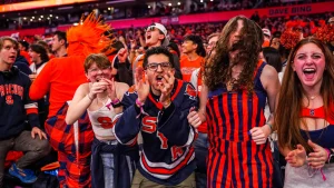 Syracuse fans cheer