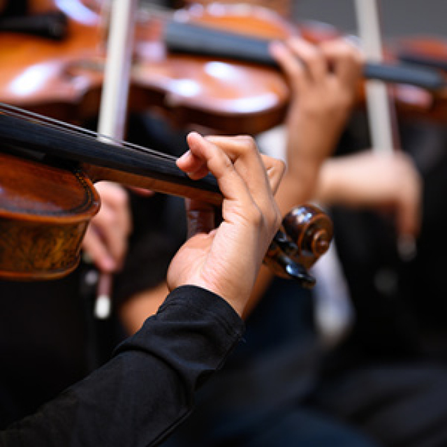 A student plays the violin