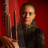 Sona Jobarteh holding a kora