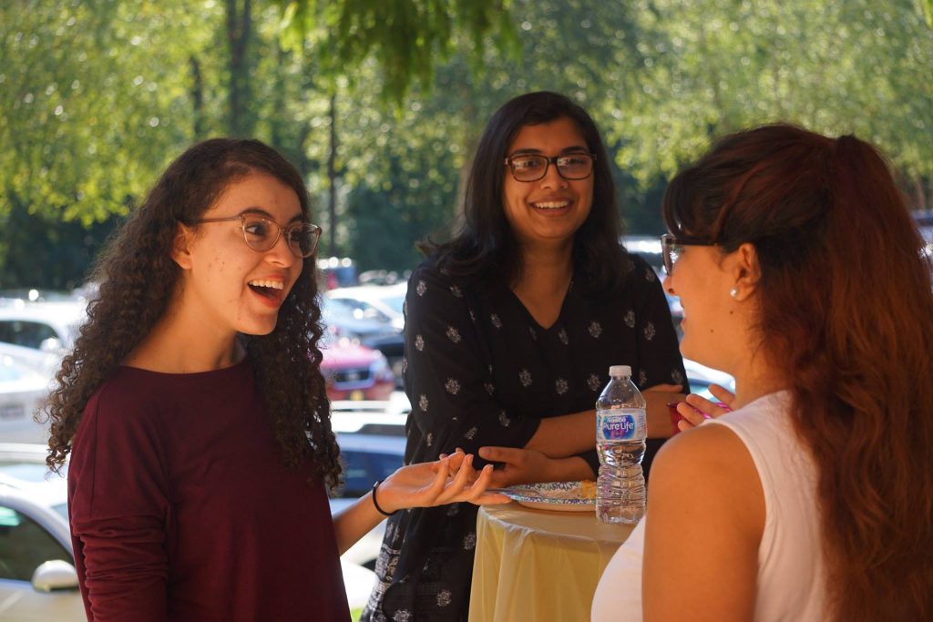 Image of Muslim Alumni talking and eating at the Muslim Alumni Homecoming Brunch in 2017.