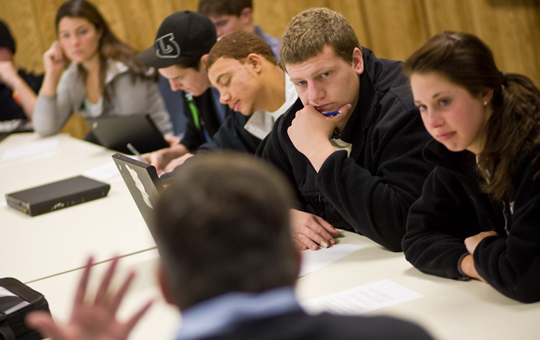 Students look at Anders Greenspan