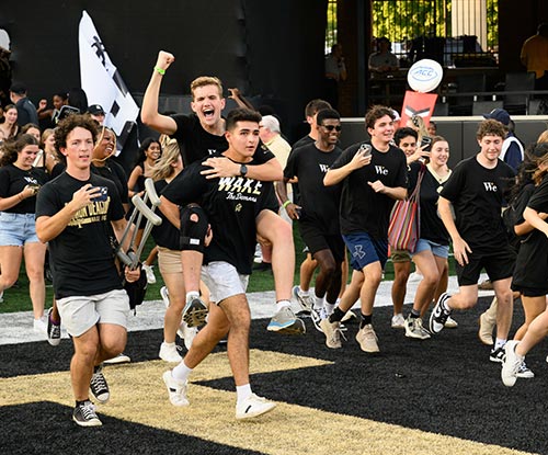 New WFU students participate in the Deacon Dash