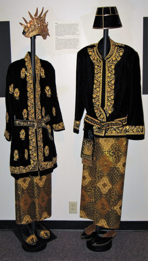 Javanese wedding outfits