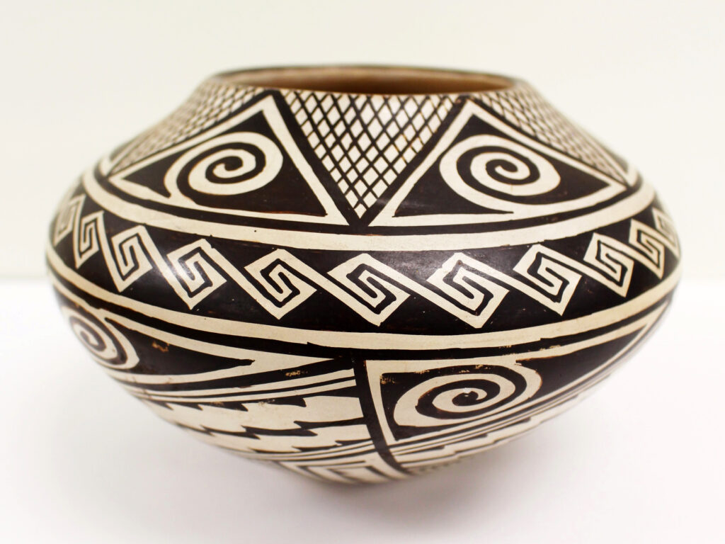 Hopi pot