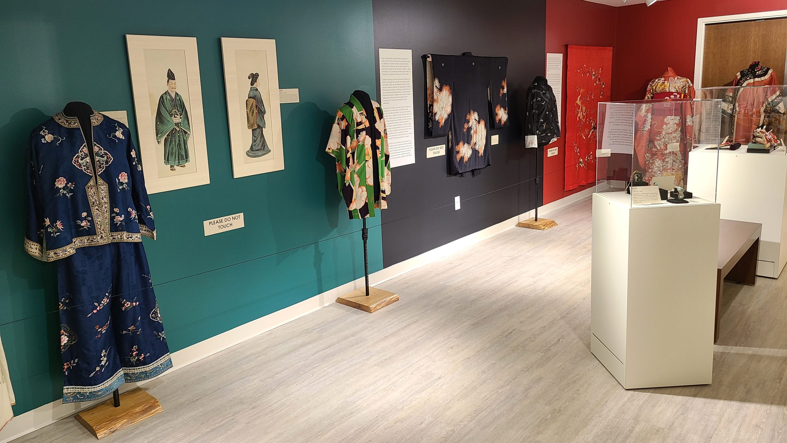 east Asian textiles on exhibit