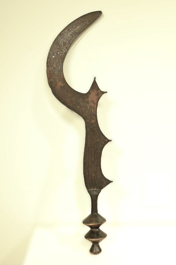 Sword with curves in the blade