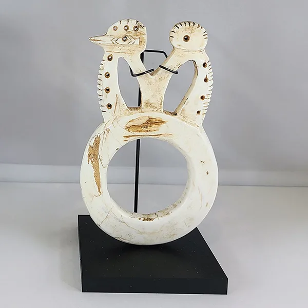 Carved shell ring with bird shape on top