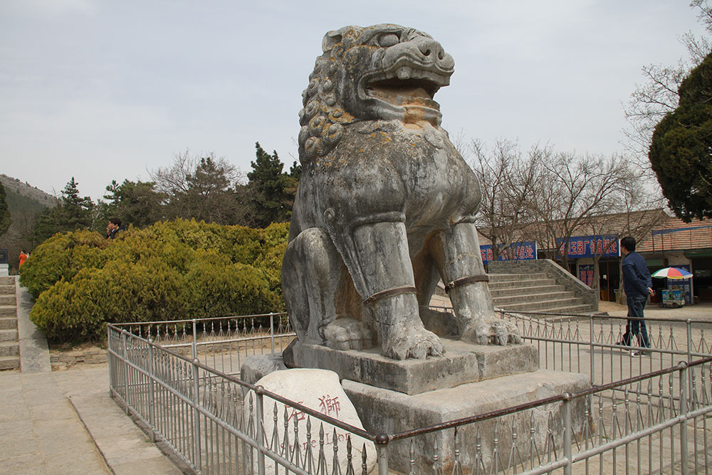 Large outdoor statue of a lion dog