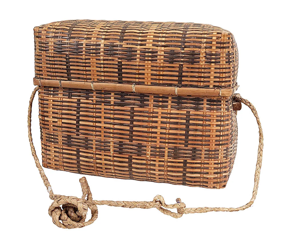 basket with lid and rope handles