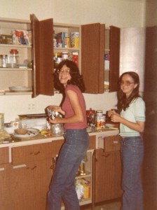 Graylyn, apartment, spring 1978, Linda and Karen in the apt kitchen