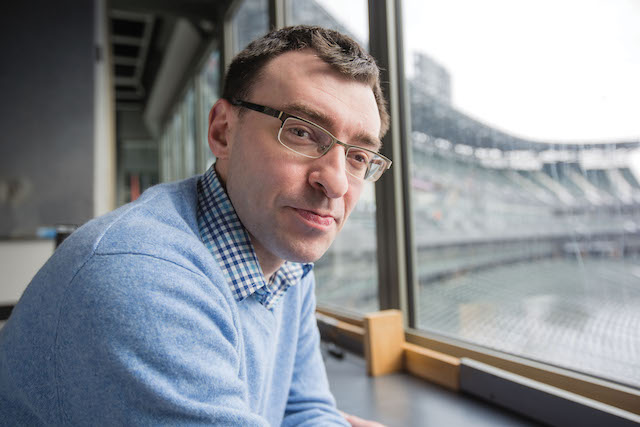 White Sox Announcer Jason Benetti Uses Humor to Shed Light on Cerebral Palsy