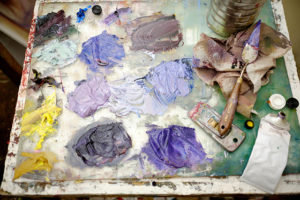 A palette of purple shades of paint.