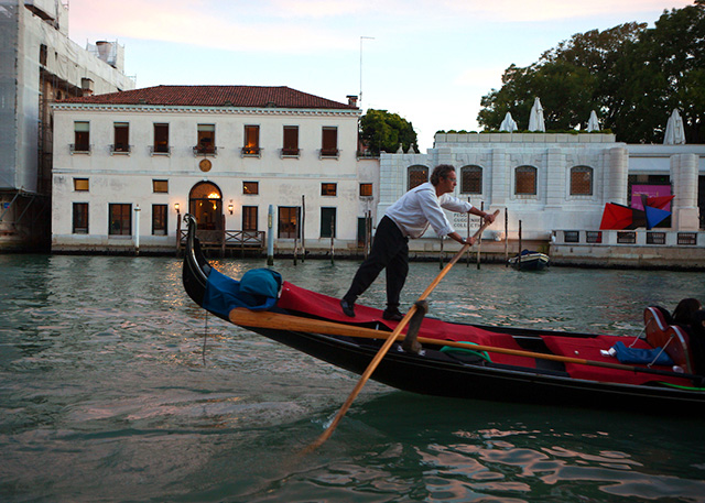 Casa Artom is seen in the background