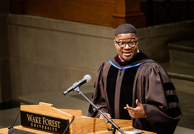 Jonathan Walton speaks in Wait Chapel.