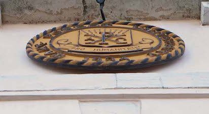 The Wake Forest University seal that hangs above the door of Casa Artom