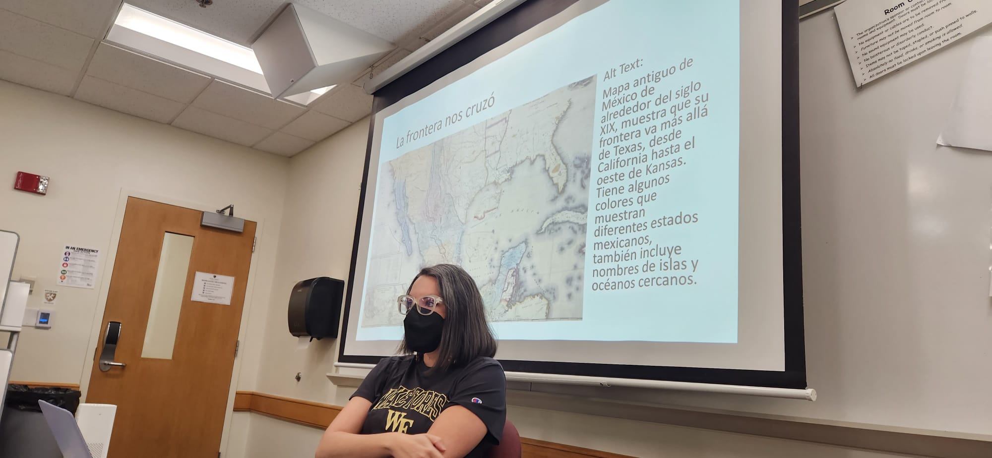 Dr. Gómez Cervantes talks with SPA 379 Department of Spanish