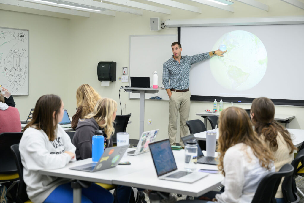 Environmental Program assistant teaching professor Steve Smith teaches an Environmental Issues class in Palmer 126.