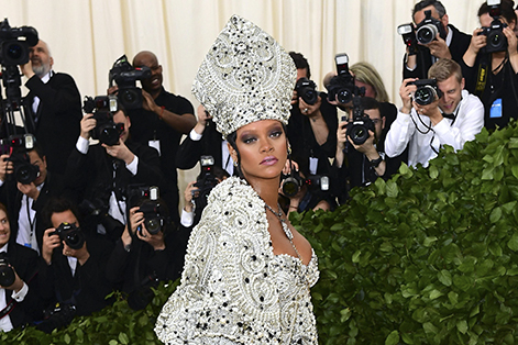 MKF4B8 Rihanna attending the Metropolitan Museum of Art Costume Institute Benefit Gala 2018 in New York, USA.