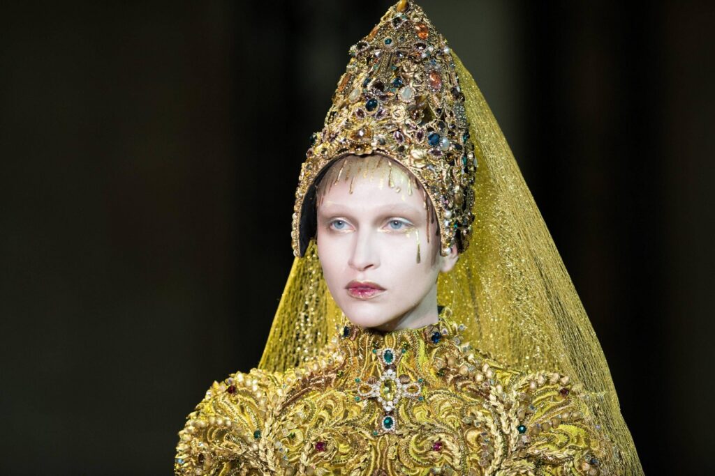 Figure 5: Close-up of headpiece and shoulder detail of gown designed by Guo Pei. Photo by Imago/Alamy Stock Photo.
